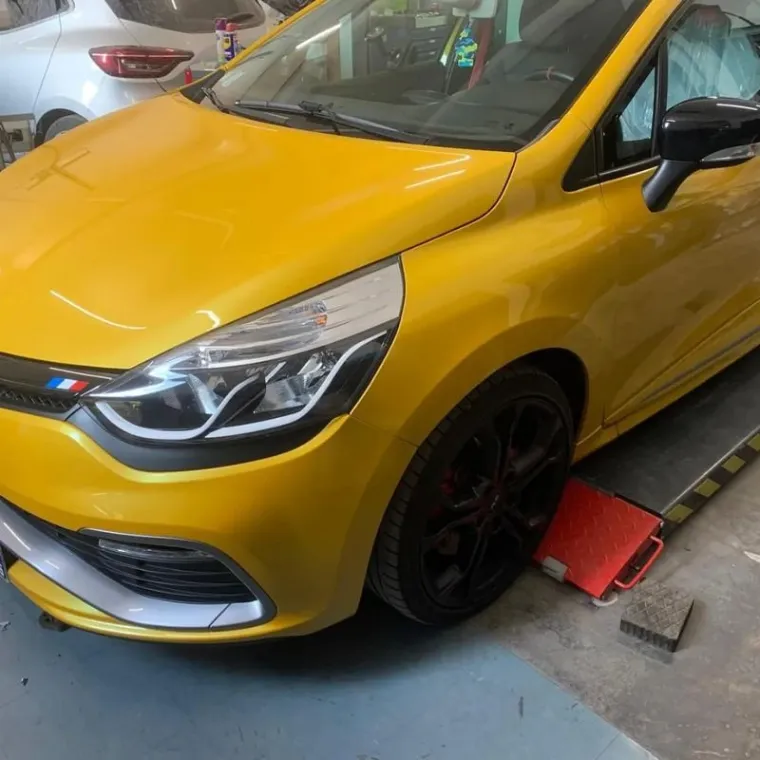 Personnalisation de peinture sur mesure d'une Clio IV Trophy à Vence, Vence, Carrosserie GP