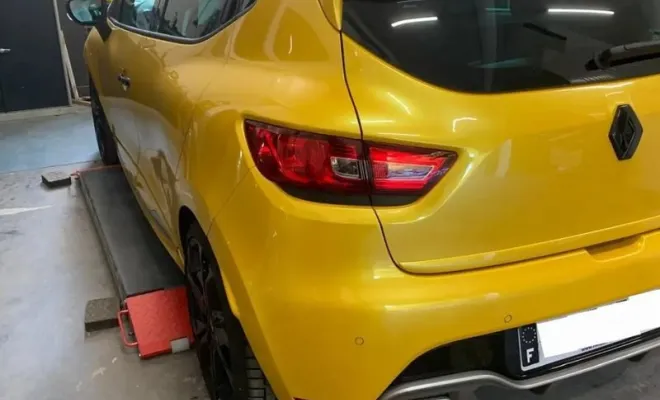 Personnalisation de peinture sur mesure d'une Clio IV Trophy à Vence, Vence, Carrosserie GP