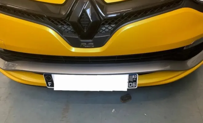 Personnalisation de peinture sur mesure d'une Clio IV Trophy à Vence, Vence, Carrosserie GP